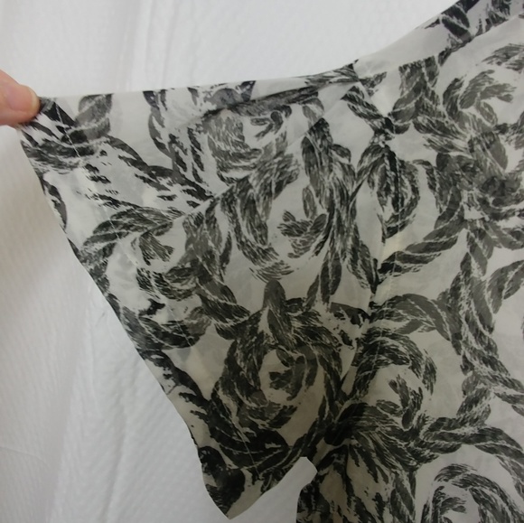 BCBGGeneration small black/white rope print blouse - Picture 3 of 6